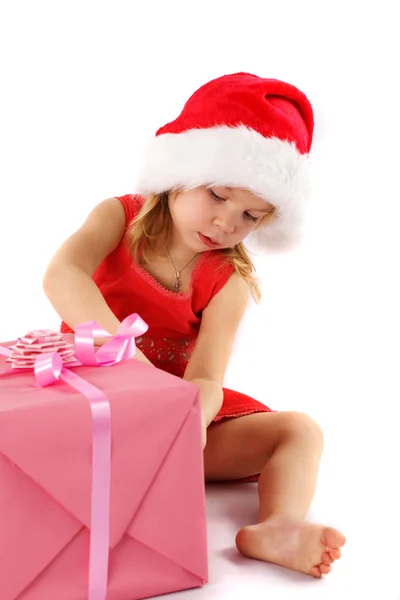 Menina Papai Noel com presente — Fotografia de Stock