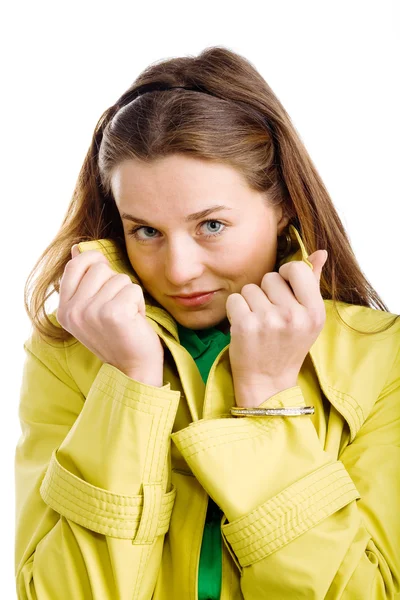 黄色のレインコートの女性 — ストック写真