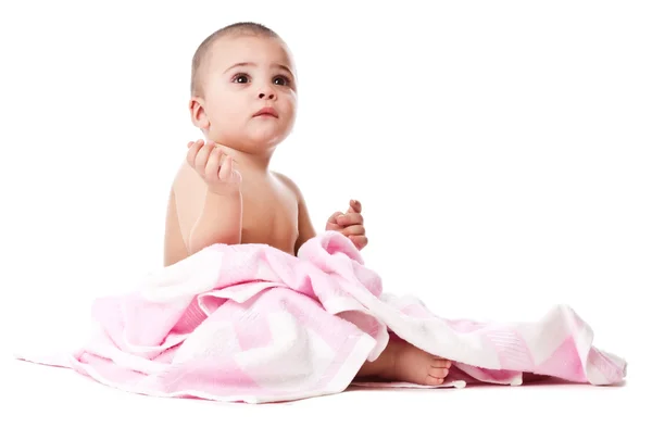 Mooie kleine jongen in handdoek — Stockfoto
