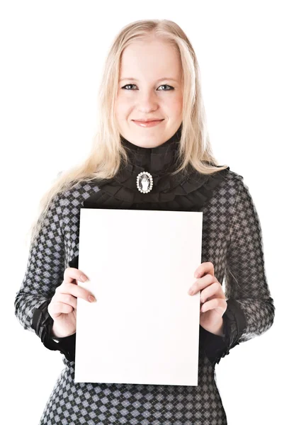Милая блондинка с листом бумаги — стоковое фото