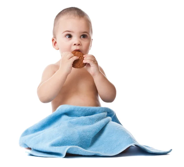 Härlig liten pojke i handduk — Stockfoto