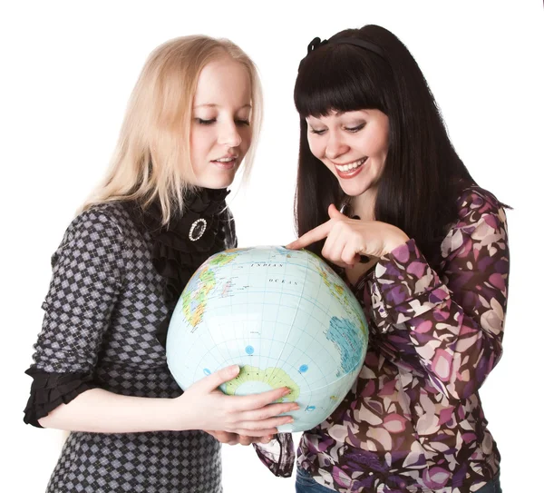 Deux belles filles avec le globe — Photo