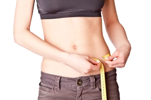 젊은 여자는 허리를 측정 — 스톡 사진