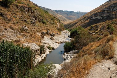 dar dere akar taş bankalar