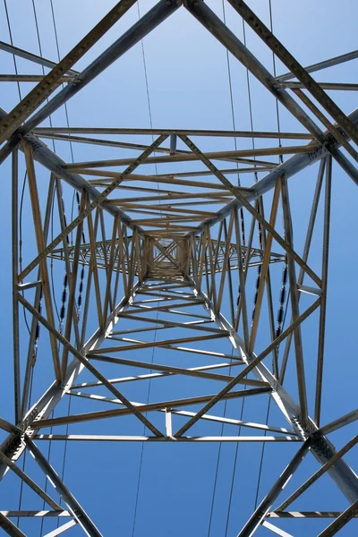 Suporte de aço da linha de transmissão de energia — Fotografia de Stock