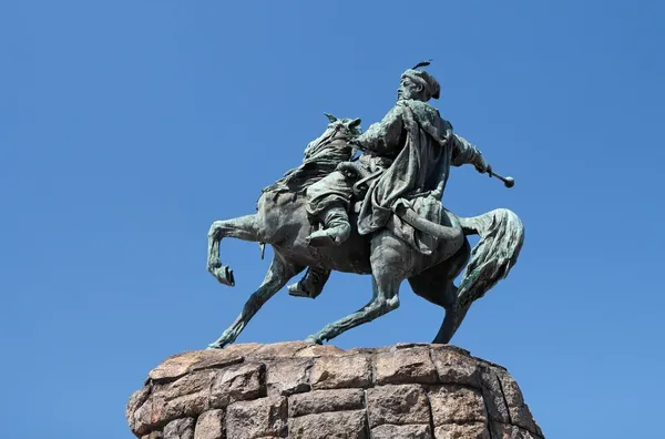 Конная статуя украинского гетмана — стоковое фото