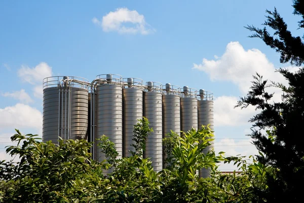 Twelve high metal tower silos on plant — Stock Photo, Image