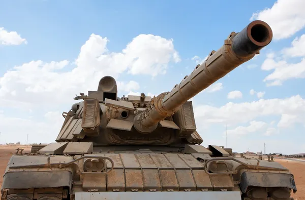Old Israeli Magach tank in desert — стокове фото