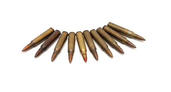 Boog van verspreiding m16 cartridges geïsoleerd — Stockfoto
