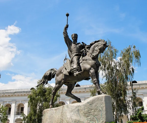 Equestrian statue of hetman Sahaidachny — Stock Photo, Image