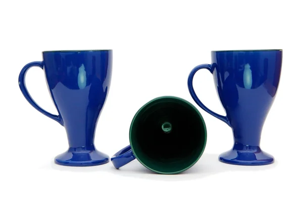 2 de pé e 1 xícaras de café azul deitado — Fotografia de Stock