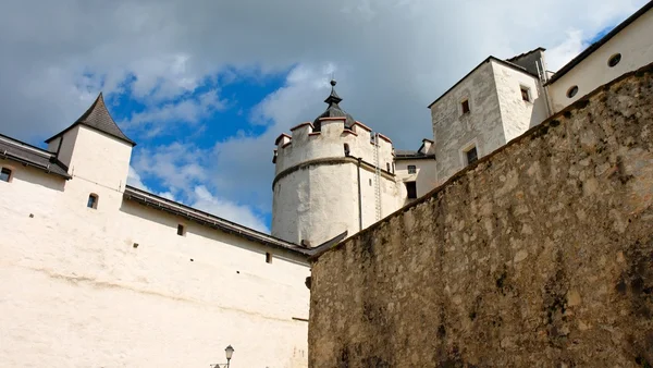 Torens en muren van renaissance kasteel — Stockfoto