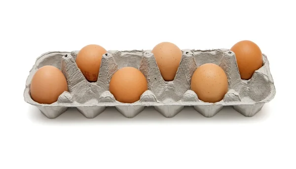 Seis ovos marrons em uma caixa de papel — Fotografia de Stock