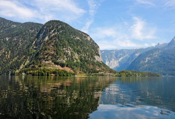在奥地利阿尔卑斯山的哈尔施塔湖 — 图库照片