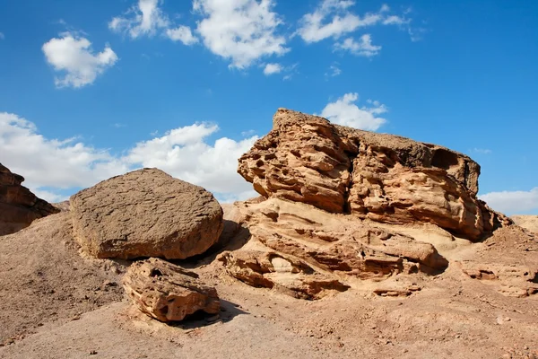 Malerischer orangefarbener Felsen in der Wüste — Stockfoto