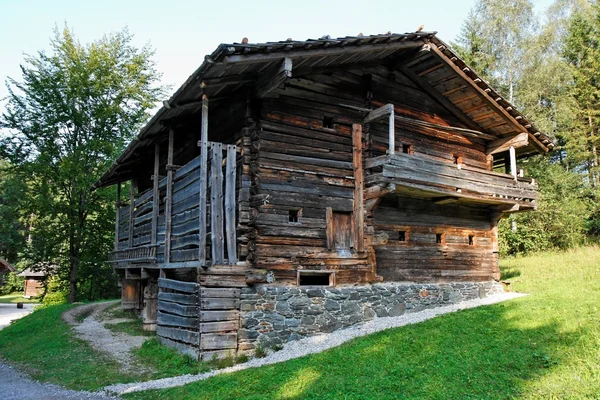 Old farmer's wooden house — Stock Photo, Image