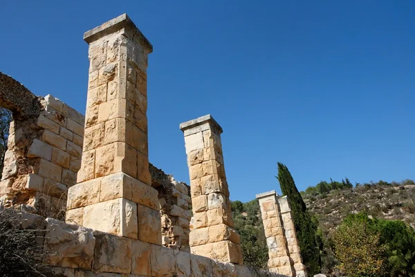 Kolonnade der Ruinen des antiken Hauses — Stockfoto