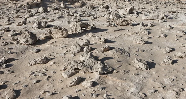 Stenen veld in de woestijn als maanlandschap — Stockfoto