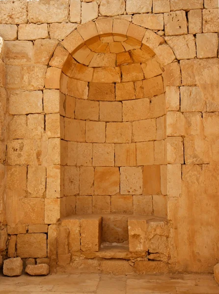 Αρχαίο πέτρινο τοιχίο με τοξωτά θέση — Φωτογραφία Αρχείου