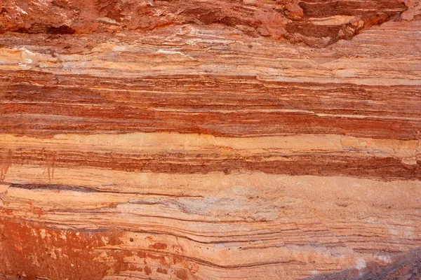 Red striped rock texture — Stock Photo, Image