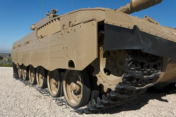 Tracks and wheels of Israeli tank — Stock Photo, Image