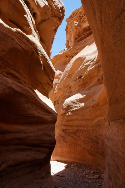 Smalle woestijn canyon — Stockfoto