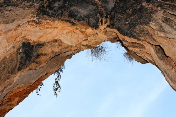 Stenen boog van de grot — Stockfoto