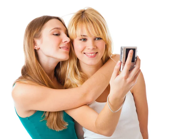 Две девочки-подростка фотографируются на — стоковое фото