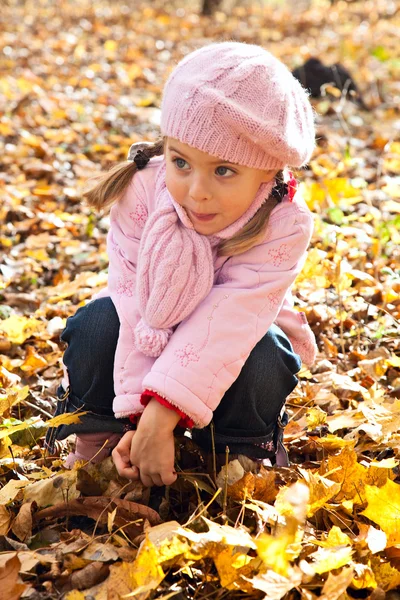 Κοριτσάκι στο πάρκο — Φωτογραφία Αρχείου