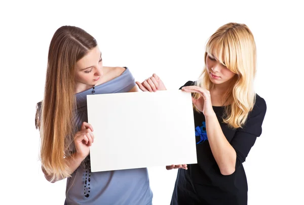 Due ragazze adolescenti con scheda per il testo — Foto Stock