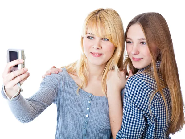Dwóch nastoletnich dziewcząt fotografowanie na — Zdjęcie stockowe