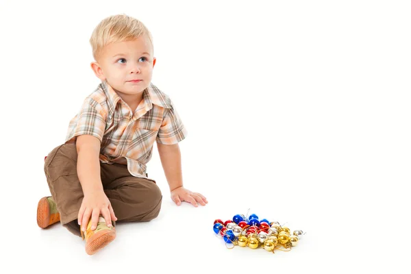 Маленький хлопчик грає з вадами — стокове фото