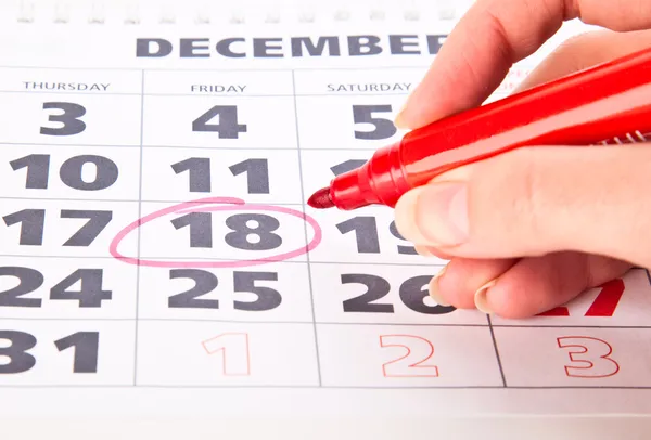 Círculo vermelho marcado em um calendário — Fotografia de Stock