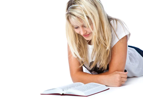 Menina está lendo livro — Fotografia de Stock