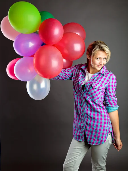 Chica joven sosteniendo globos —  Fotos de Stock
