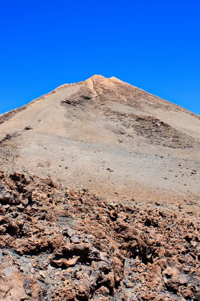 Вымерший вулкан — стоковое фото