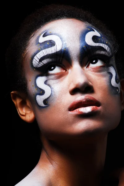 Retrato de menina mulata com arte facial — Fotografia de Stock