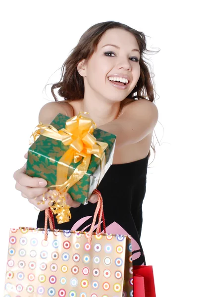 Smilende kvinde med en gave - Stock-foto