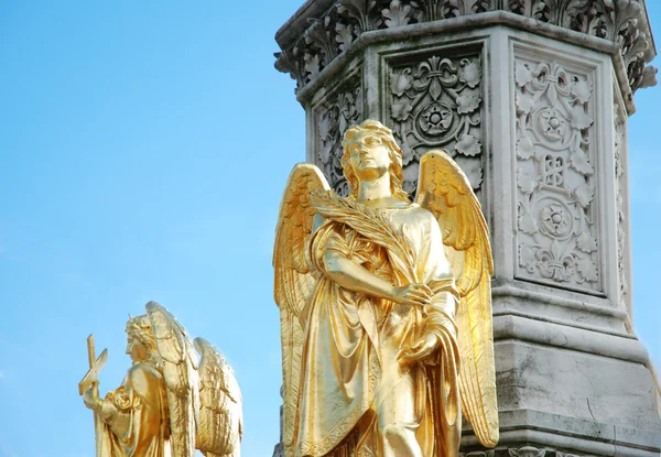 Two angels from statue of the Virgin Mar — Stock Photo, Image