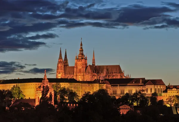 Νυχτερινή άποψη στο κάστρο της Πράγας Εικόνα Αρχείου