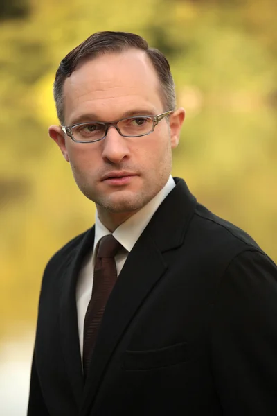 Retrato de Empresário vestindo óculos — Fotografia de Stock