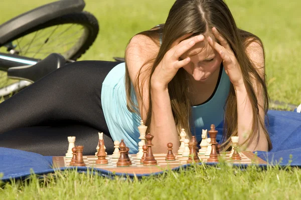Jogar xadrez ao ar livre — Fotografia de Stock