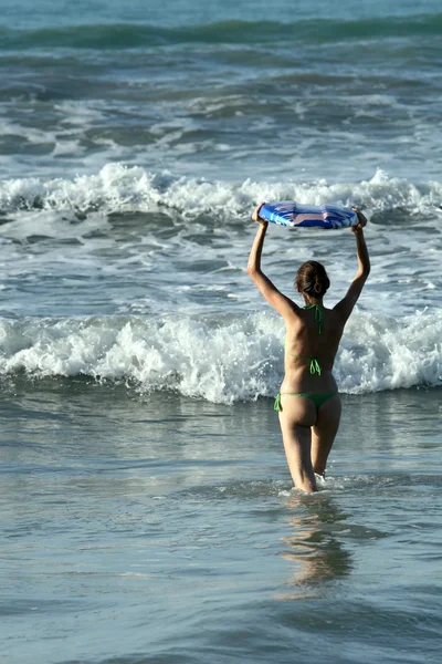 Bikini girl with boogie board — Stock Photo, Image