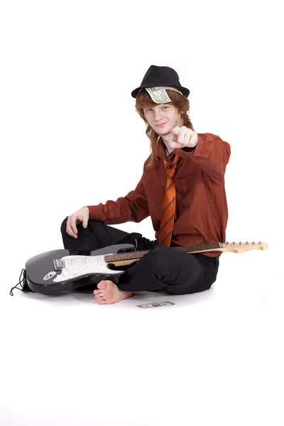 Музыкант с гитарой — стоковое фото