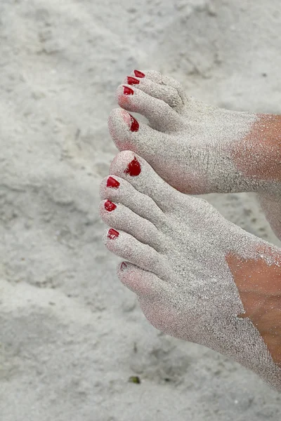 Fötter i sanden — Stockfoto