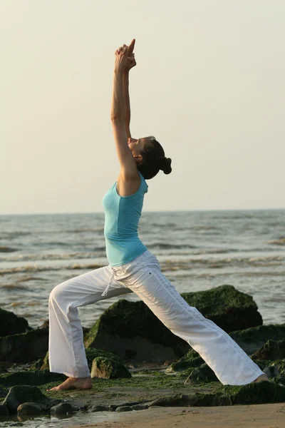 Yoga on the beach — Stock Photo, Image