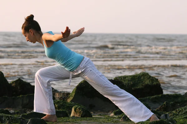 Yoga by sunset — Stock Photo, Image