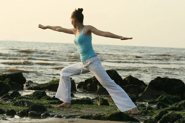 Yoga by sunset — Stock Photo, Image