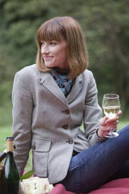 bir kadın tarafından piknik