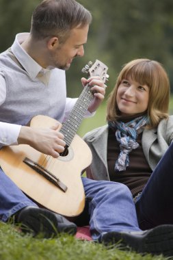 iskambil akustik gitar açık havada dostum